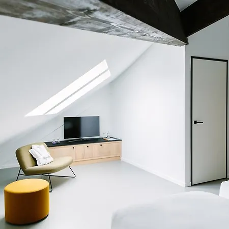 Hotel Trust 2*